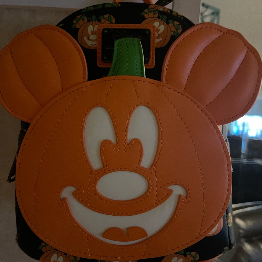 Disney loungefly glow in the dark pumpkins Mickey backpack